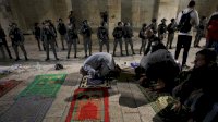 Biadab! Israel Serang Warga Palestina di Masjid Al Aqsa Usai Salat Tarawih