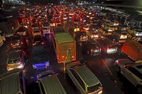 Jumlah Kendaraan di Pelabuhan Merak Membludak, Ini Penjelasan Polri