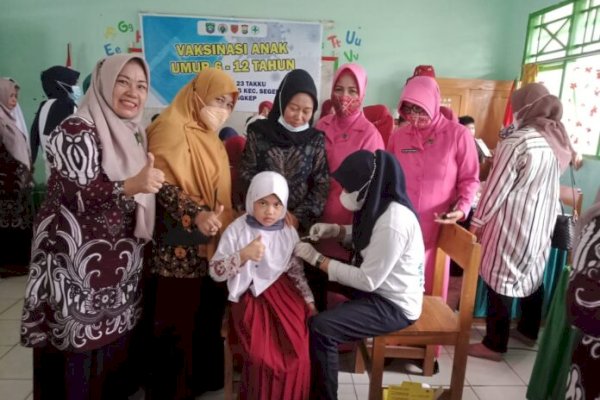 Antusias Para Orang Tua Siswa Sambut Vaksinasi Anak 6-12 Tahun