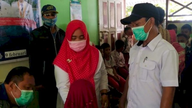 Antisipasi Penularan Covid-19, Kapus Pulau Pemantauan Pangkep Gelar Vaksinasi di Sejumlah Sekolah