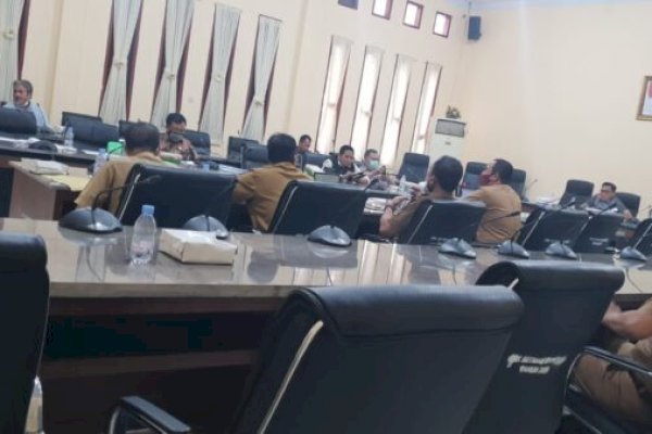 Komisi II DPRD Pangkep Raker dengan Bapenda