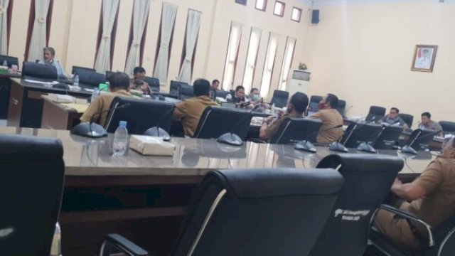 Komisi II DPRD Pangkep Raker dengan Bapenda