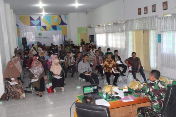 Dandim 1421 Pangkep Sosialisasikan Pentingnya Bela Negara