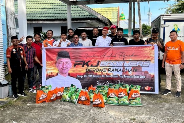 Selama Ramadhan, FKJ Brother Berbagi Makanan Buka Puasa-Sahur untuk Warga Palopo