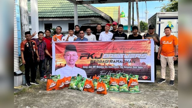 Selama Ramadhan, FKJ Brother Berbagi Makanan Buka Puasa-Sahur untuk Warga Palopo