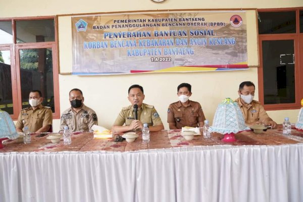 Puluhan Korban Bencana Angin Kencang Dan Kebakaran Terima Dana Bantuan Dari Pemkab Bantaeng