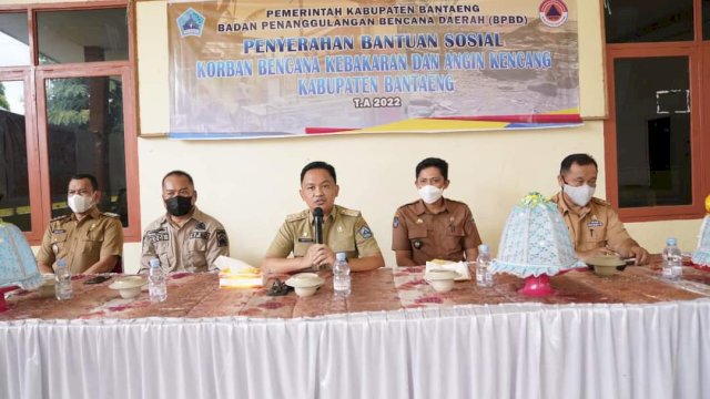 Puluhan Korban Bencana Angin Kencang Dan Kebakaran Terima Dana Bantuan Dari Pemkab Bantaeng
