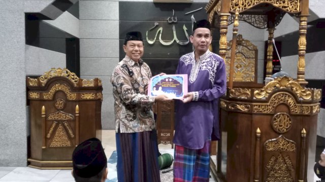 Ketua DPRD Rudianto Lallo Isi Ceramah Tarawih di Masjid Taqwa Makassar dan Beri Bantuan Hibah Rp100 Juta