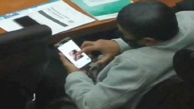 Anggota DPR dari PDIP nonto film porno saat rapat.(F-INT)