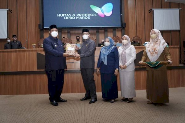 Bupati Maros Serahkan LKPJ 2021 ke DPRD Maros