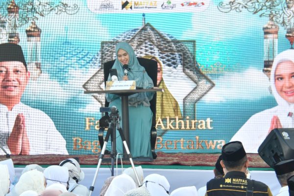 Ustazah Oki Setiana Tauziah Ramadhan di Rumah Aspirasi Rusdi Masse Pinrang Sulsel