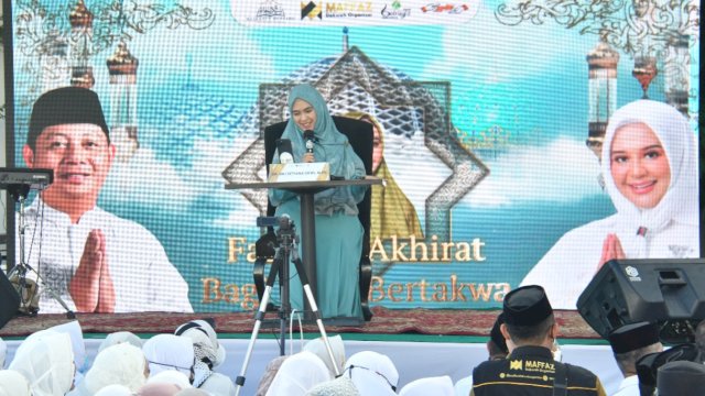 Ustazah Oki Setiana Tauziah Ramadhan di Rumah Aspirasi Rusdi Masse Pinrang Sulsel