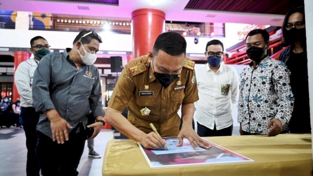 Kadis Kominfo Makassar Mahyuddin Apresiasi Pameran Foto dan Peluncuran Buku PFI