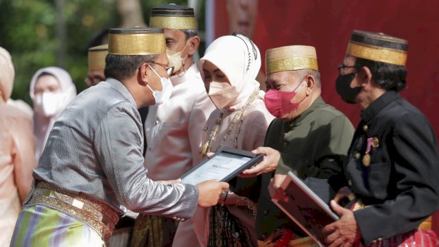  Danny Kukuhkan Dewan Kebudayaan dan Beri Penghargaan Maestro Kesenian.