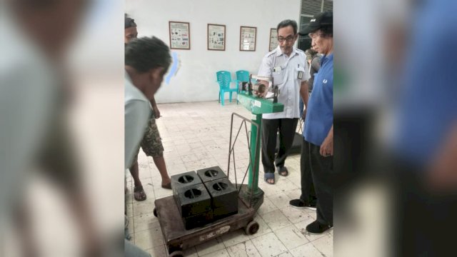 Kegiatan Tera dan Tera Ulang di Kantor UPT Metrologi Legal Makassar.