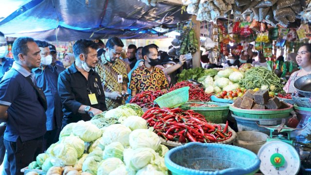 H-1 Bulan Ramadhan, Mentan SYL Sidak Pasar Pastikan Stok dan Harga Pangan Stabil.