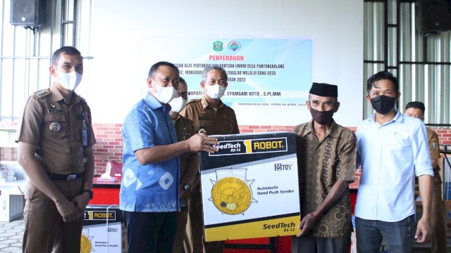 Bupati Syamsari Dorong Desa di Takalar Miliki Alat Pertanian yang Memadai