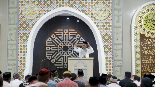 Pemkot Makassar Gelar Safari Ramdhan, Wali Kota Danny Shalat Taraweh Di Masjid H. Hamarung