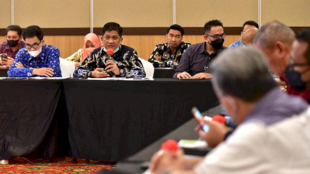 Amson Padolo Hadiri Rapat Kunjungan Kerja Panja Penyediaan Akses Internet Komisi I DPR RI