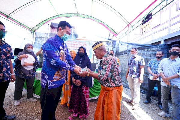 127 KK Desa Bontomanai Pangkep Terima BLT DD