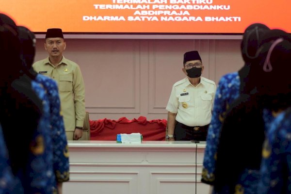 Walikota Palopo Serahkan 61 SK CPNS, Farid Kasim Judas: Berikan Pelayanan Prima ke Masyarakat