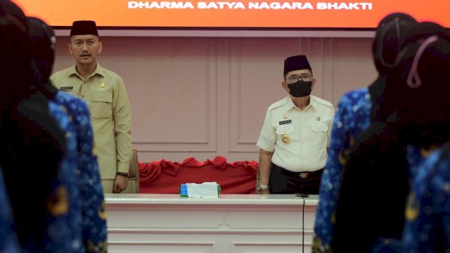 Walikota Judas Amir bersama Kepala BKPSDM Palopo, Farid Kasim Judas.