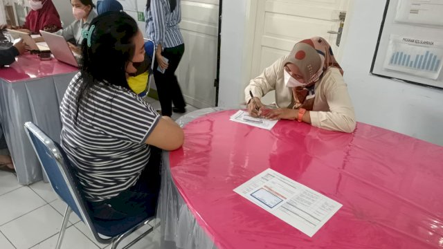 Vaksinasi lansia yang dilakukan Pemkot.