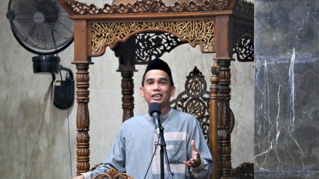 Ketua DPRD Makassar Rudianto Lallo Isi Ceramah Tarawih di Malam Nuzulul Quran.