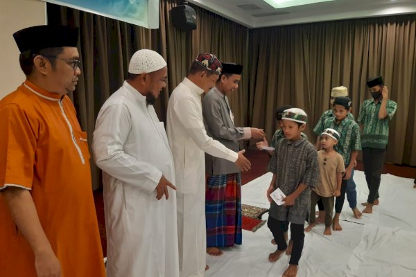 Subuh-Subuh Santuni Anak Yatim, Ketua DPRD Makassar Rudianto Lallo: Mereka Harus Dimuliakan Sepenuh Hati