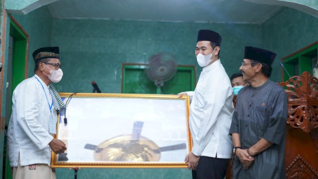 Bupati Pangkep Yusran Tarwih Bersama Jamaah Masjid Raodhatul Solihin Kalabbirang.