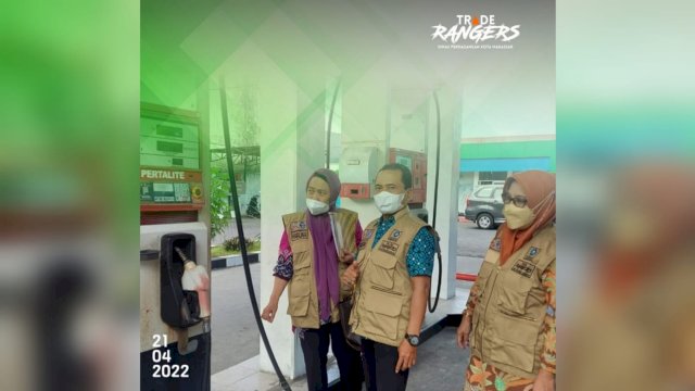 Tim Trade Rangers Disdag Makassar Lakukan Pengawasan Ketepatan Meteran SPBU.