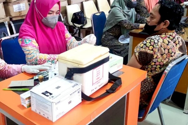 Jajaran Bapenda Makassar Terima Vaksinasi Booster