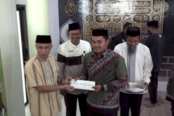 Safari Ramadan di Pulau Kulambing, Wabup Syahban Serahkan Insentif Imam Masjid