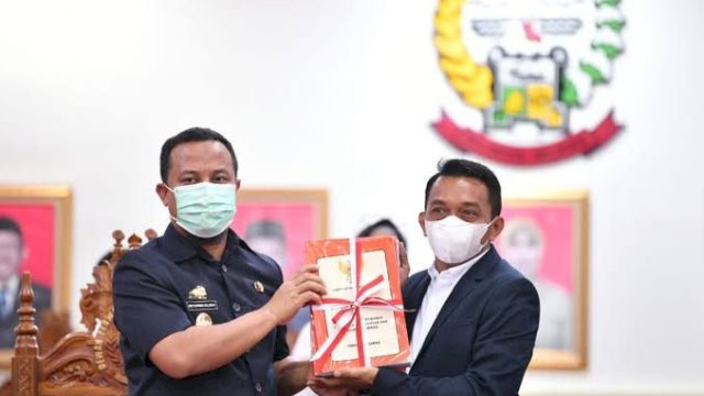 Gubernur Andi Sudirman-Wakil Ketua DPRD Sulsel Syaharuddin Alrif.