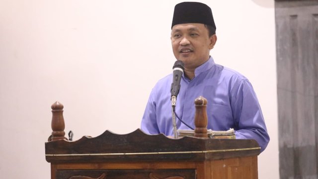 Ilham Azikin Apresiasi Masyarakat Bonto Tiro yang Makmurkan Masjid.