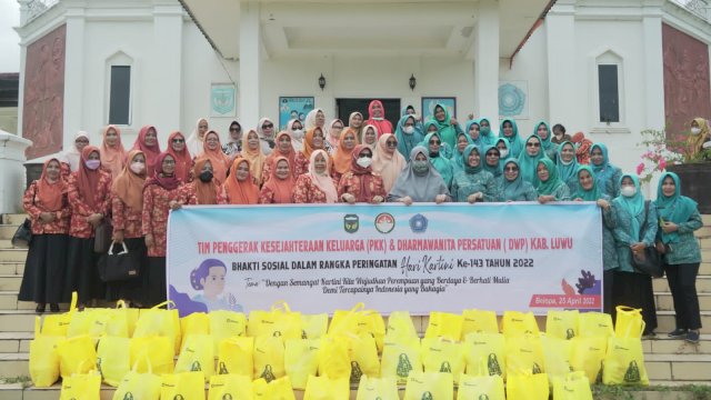 Kolaborasi TP PKK dan DWP Luwu Meriahkan Hari Kartini Dengan Anjangsana Ke Panti Asuhan.