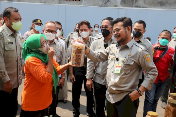 Pastikan Ketersediaan Pangan Strategis, Mentan SYL Kunjungi Bazar Murah Pasar Tani