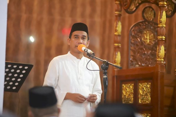 Ketua DPRD Makassar Rudianto Lallo Isi Ceramah Tarawih di Masjid Biringkanaya, Beri Bantuan Rp50 Juta-Sebarkan Program Danny-Fatma