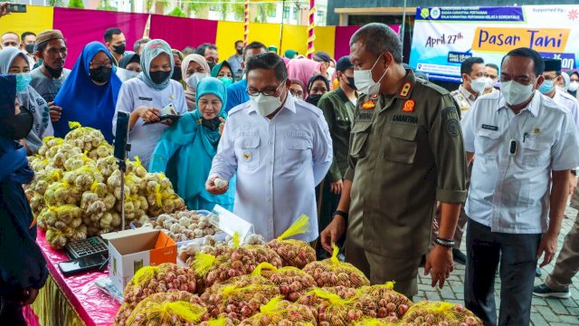 Gelar Pasar Tani Ramadan Gorontalo Laris Dibeli Masyarakat.