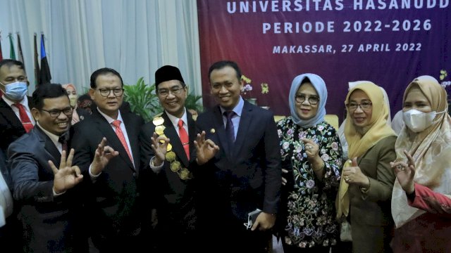 Bupati Takalar Syamsari bersama Rektor Unhas Terpilih.