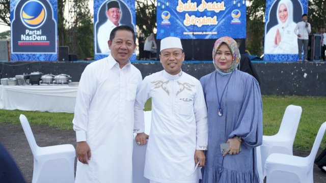 Ketua DPW Partai NasDem Sulsel, Rusdi Masse (RMS) bareng istri Fatmawati Rusdi gelar buka puasa bersama dengan masyarakat Sidrap.