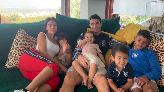 Cristiano Ronaldo bersama keluarganya.(F-INT)