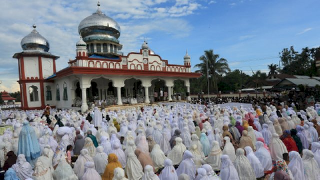 Pengikut Thariqat Syattariyah laksnakan lebaran.(F-INT)