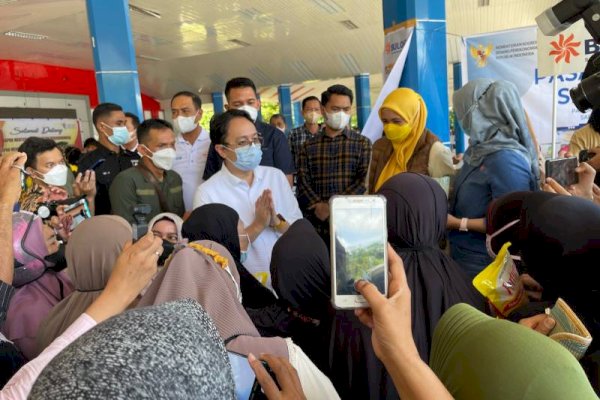 Wamendag Kunjungi Operasi Pasar Minyak Goreng di Maros