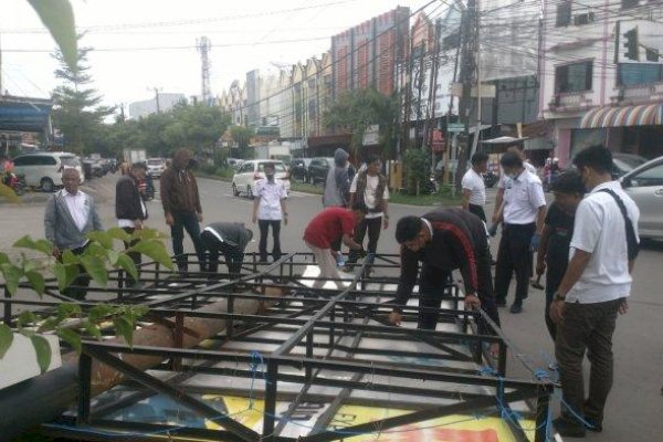 Rugikan Daerah karena Tidak Bayar Pajak, Bapenda Makassar Tertibkan Reklame