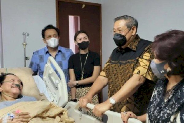 Terbaring Sakit, Mantan Kepala BIN Hendropriyono Dijenguk SBY