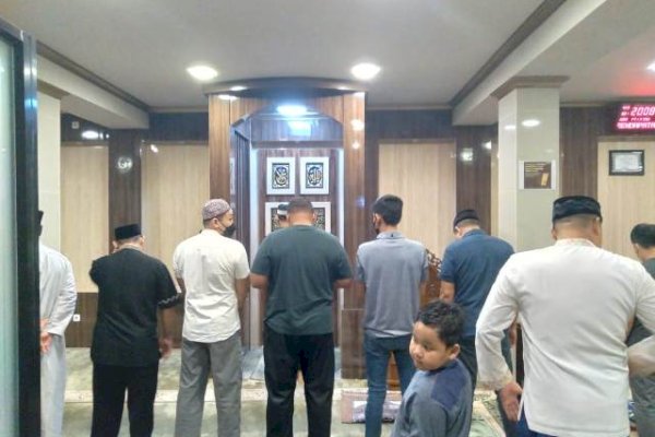 Undang Warga Sekitar, Bapenda Sulsel Gelar Tarawih Tiap Malam