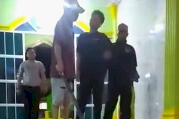 Tergangu Suara Toa, Pria Paruh Baya Bawa Parang ke Masjid: Diam, Diam Hei