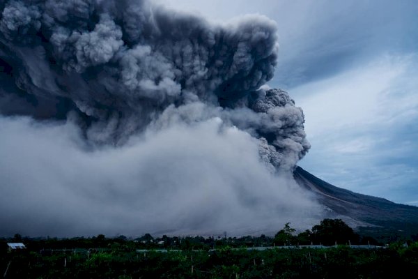 Gunung Semeru Puluhan Kali Erupsi, Masyarakat Diminta Waspada
