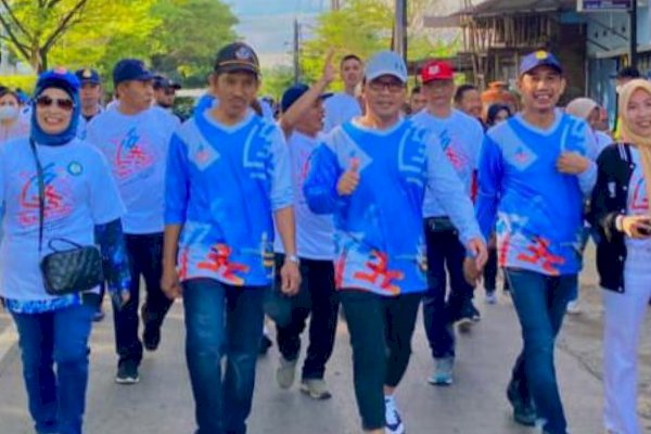 Milad ke-35, Danny Pomanto-Rudianto Lallo Pamer Kemesraan di Jalan Santai Ribuan Alumni SMAN 6 Makassar